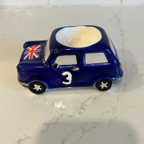 Cute British flag car to hold egg - Picture 3 of 7